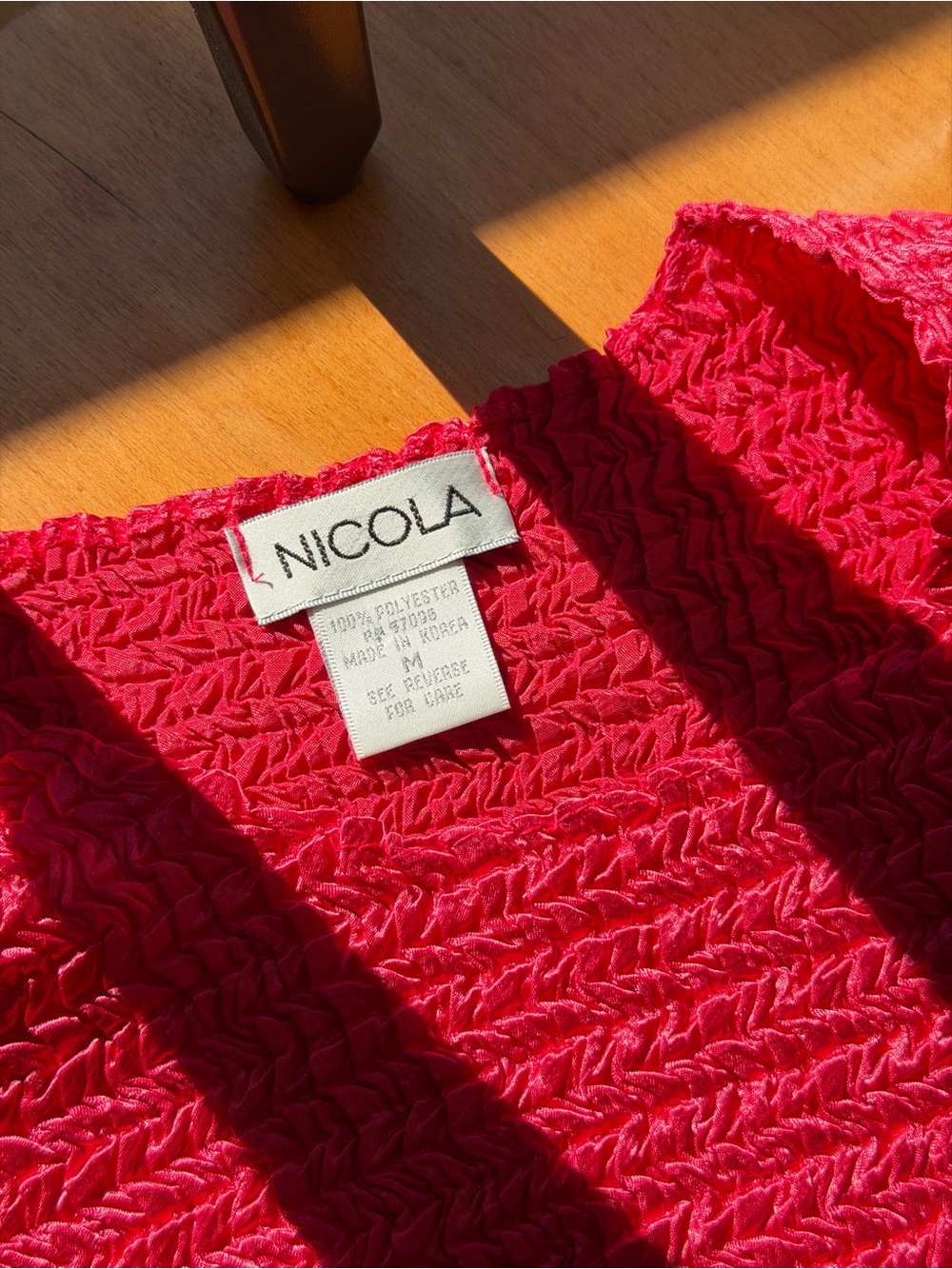 Vintage 90s NICOLA Raspberry Red Popcorn Crinkle Sleeveless Top - Size Medium - Picture 11 of 14